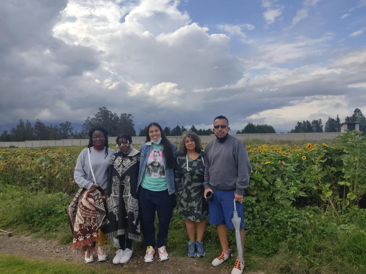 Hospedaje El Girasol Tababela Quito Esterno foto