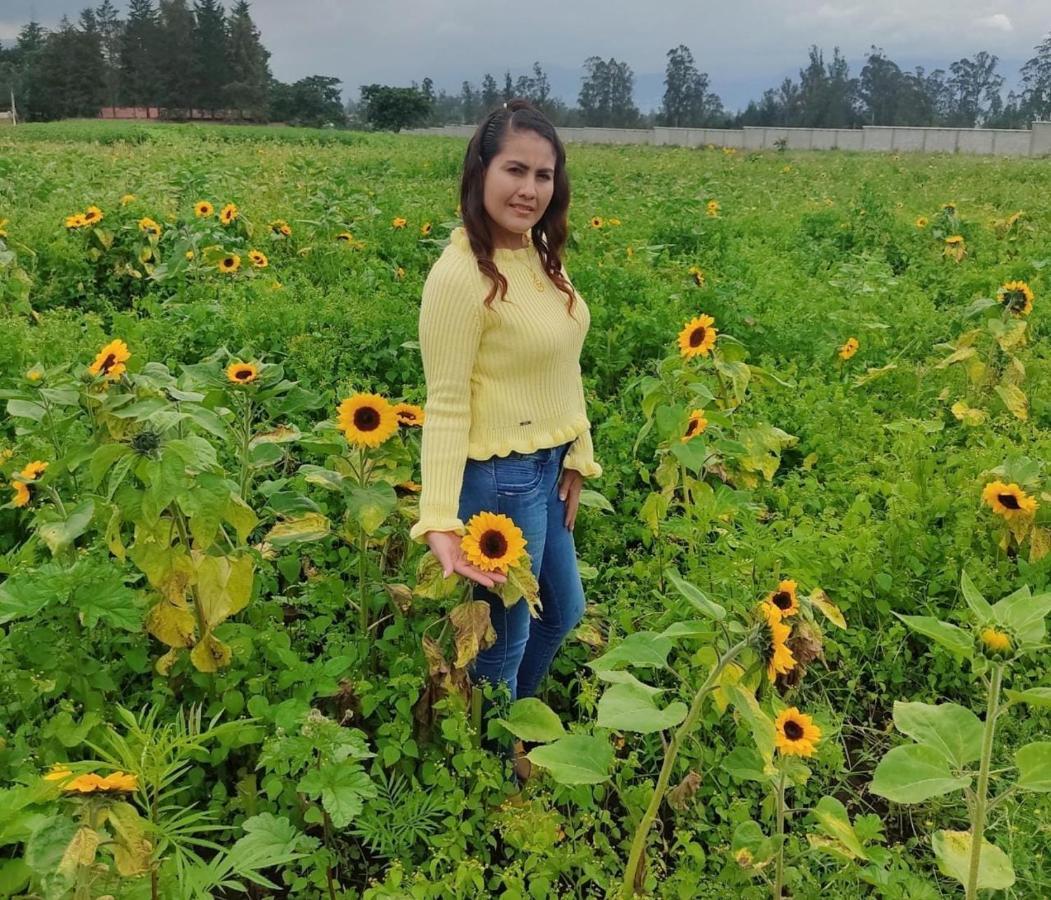 Hospedaje El Girasol Tababela Quito Esterno foto