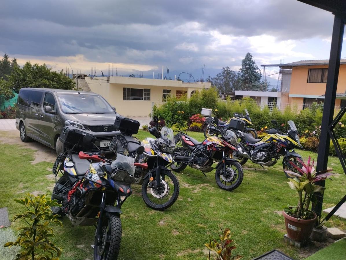 Hospedaje El Girasol Tababela Quito Esterno foto
