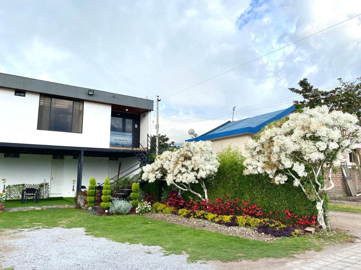 Hospedaje El Girasol Tababela Quito Esterno foto