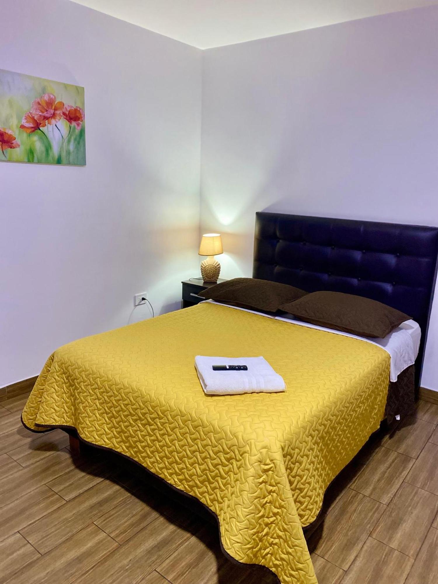 Hospedaje El Girasol Tababela Quito Esterno foto